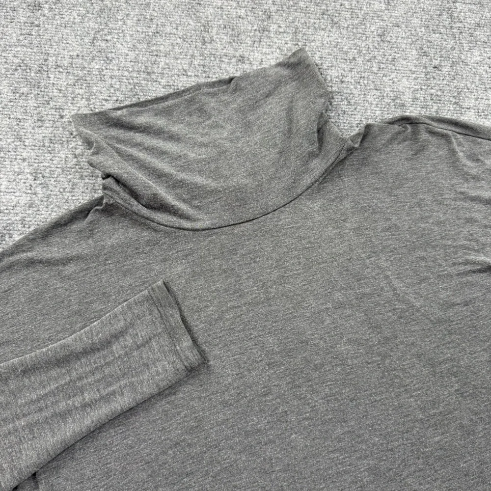 Uniqlo Turtleneck Shirt Medium Gray Long Sleeve Heattech Pullover Men's‎